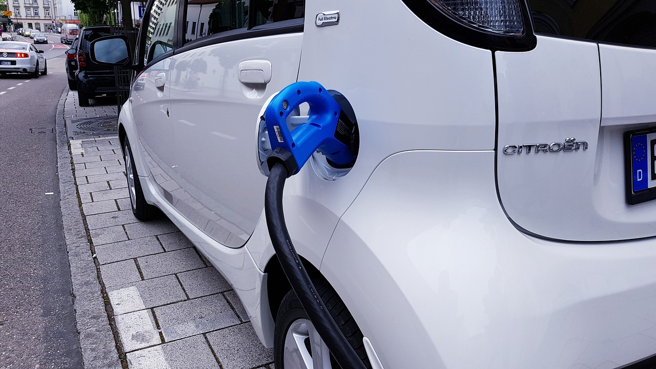 Electric vehicle charging station